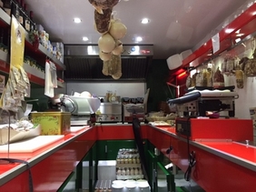 CAMION TRAITEUR & EPICERIE - VITRINE 3 M - 23 000KM - 1183€ HT/mois