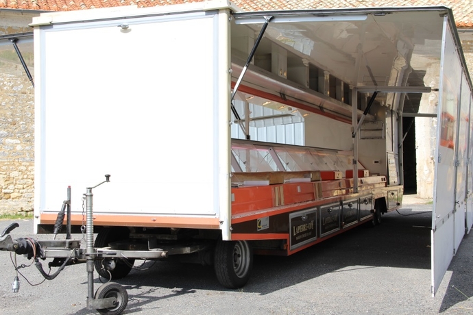 Remorque etal - vitrine froide 8 m + zone rôtissoire - 28 000€