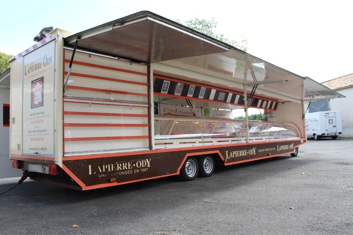 Remorque etal - vitrine froide 8 m + zone rôtissoire - 28 000€
