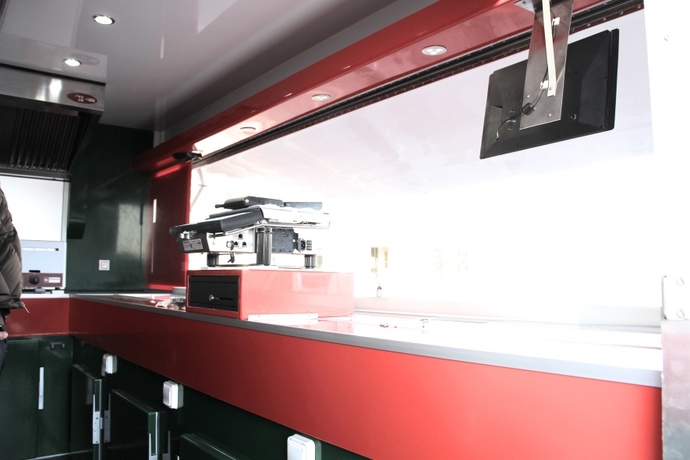 CAMION TRAITEUR & EPICERIE - VITRINE 3 M - 23 000KM - 1183€ HT/mois