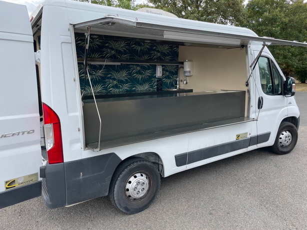CAMION FLEURISTE - 104 000 KM - 25000€ TTC
