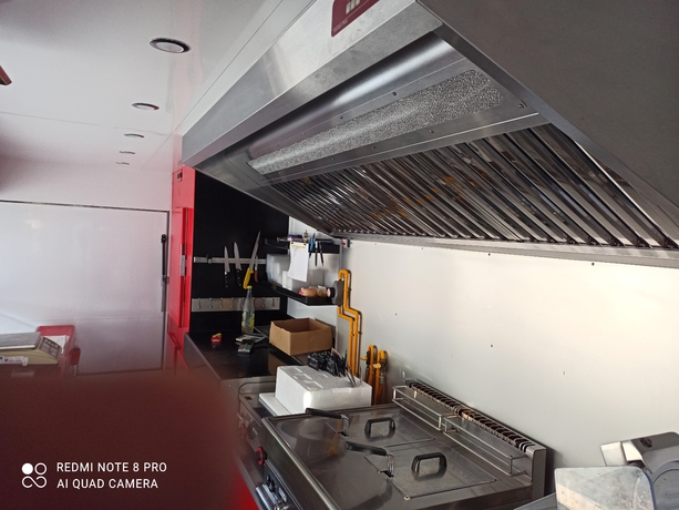 Remorque magasin rôtisserie charcutier traiteur Food truck ( caravi )